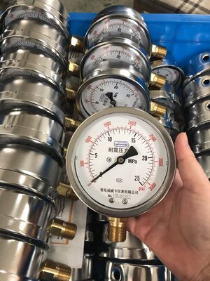 Manómetro de presión resistente a los golpes lleno de aceite 0-25MPa antiamarillo de alta pureza para amortiguar el aceite